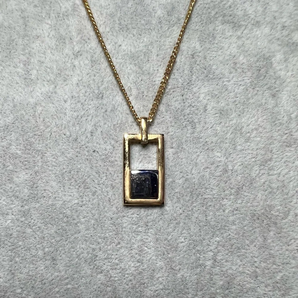 N19. VINTAGE‎ TWO TONE AMWAY SIGNED PENDANT NECKLACE. GOLD AND SILVER COLOR - Picture 3 of 6